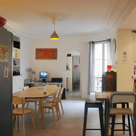 Spacious With Balcony Near The Marais